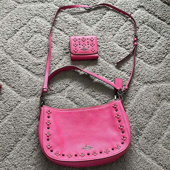 RARE Coach Leather Chelsea Crossbody With Leather
Flowers & Stud Accents 37711 - Picture 1 of 1